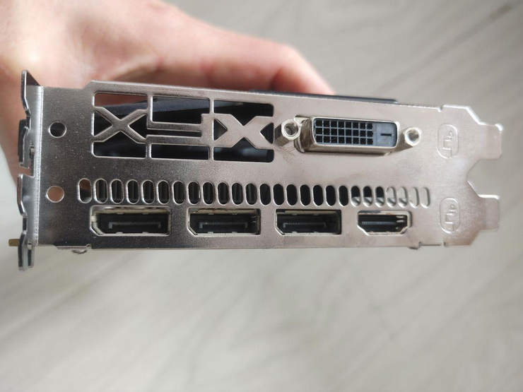 580显卡8g功能正常外观完好